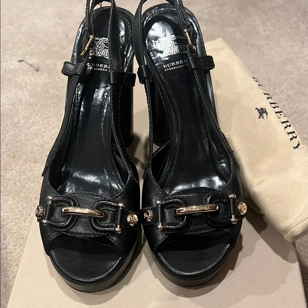Burberry Summery Sandals - Picture 2 of 4